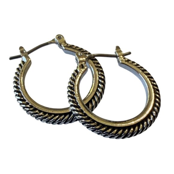 Y2K Silver Tone Textured Rope Twist Hoop Earring 3/4" Nickel Free Hypoallergenic - Picture 3 of 4